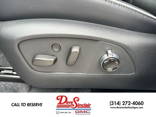 Buick Enclave Vehicle Full-screen Gallery Image 12