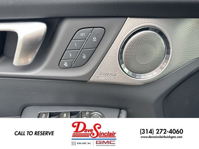 Buick Enclave Vehicle Full-screen Gallery Image 13