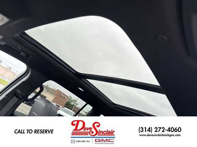 Buick Enclave Vehicle Full-screen Gallery Image 22