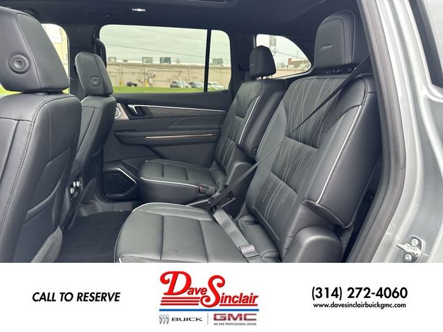 Buick Enclave Vehicle Full-screen Gallery Image 23