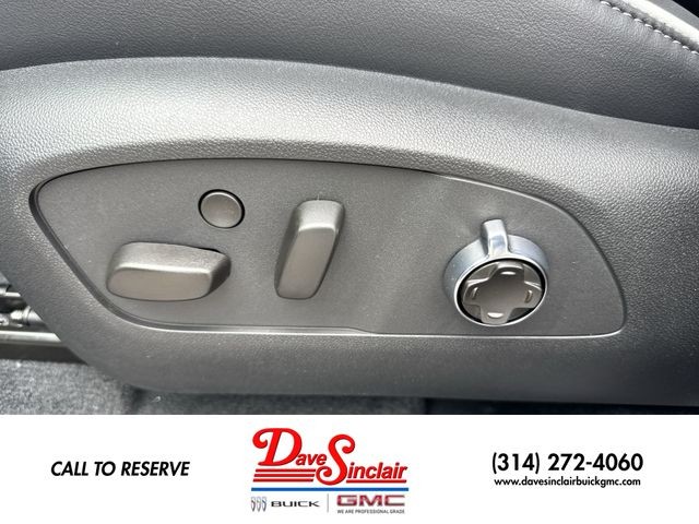 Buick Enclave Vehicle Full-screen Gallery Image 12