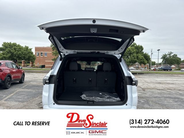 Buick Enclave Vehicle Full-screen Gallery Image 25