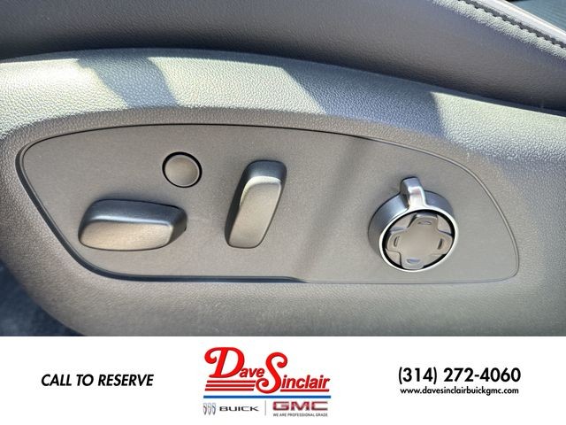 Buick Enclave Vehicle Full-screen Gallery Image 12