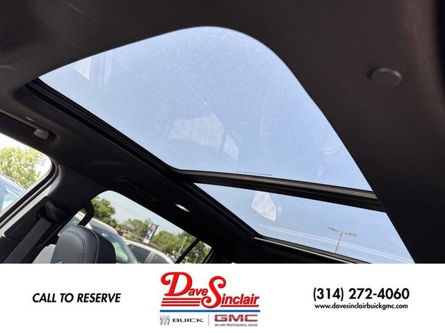 Buick Enclave Vehicle Full-screen Gallery Image 22