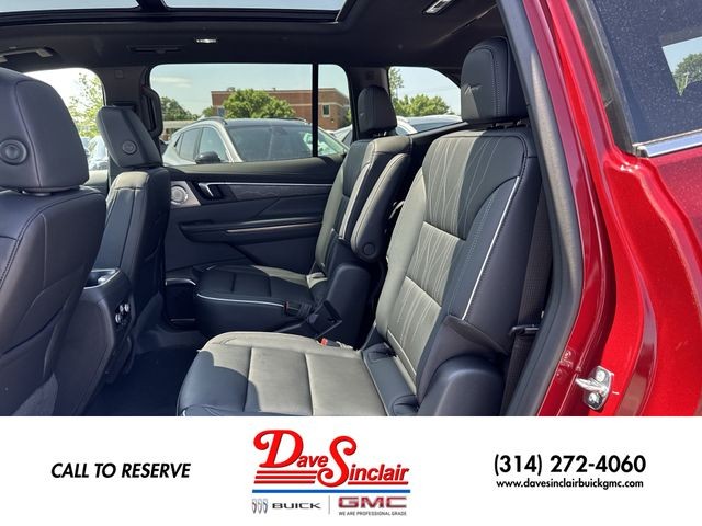 Buick Enclave Vehicle Full-screen Gallery Image 23