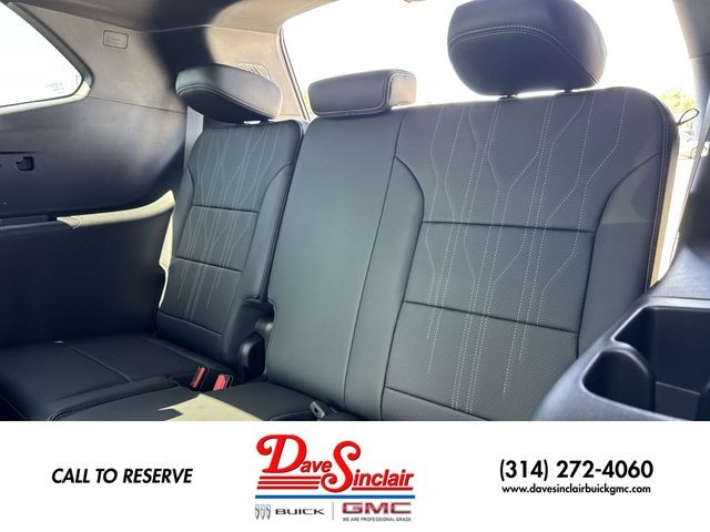 Buick Enclave Vehicle Full-screen Gallery Image 24