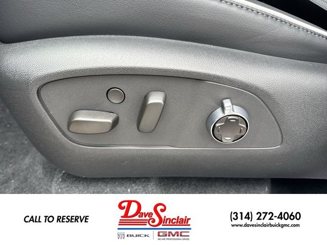 Buick Enclave Vehicle Full-screen Gallery Image 12