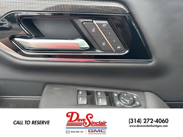 GMC Yukon Vehicle Full-screen Gallery Image 13