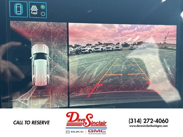 GMC Yukon Vehicle Full-screen Gallery Image 17