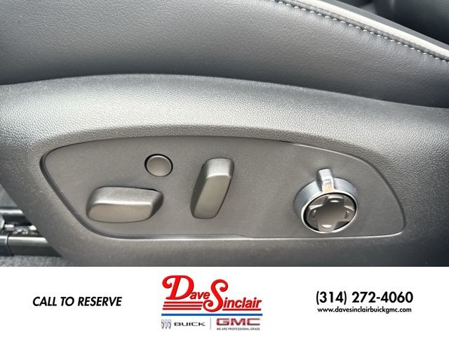 Buick Enclave Vehicle Full-screen Gallery Image 12