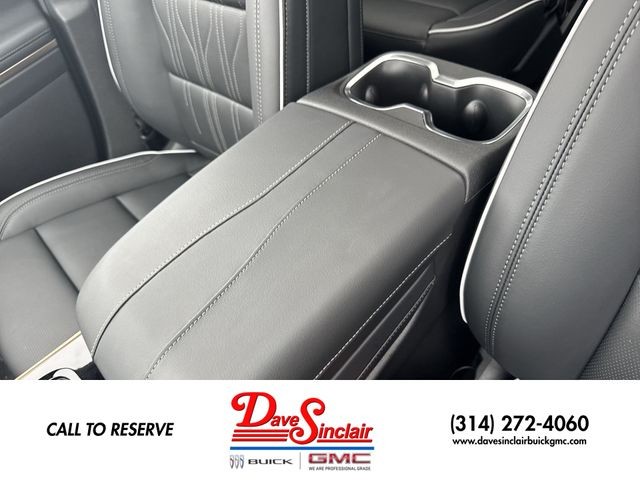 Buick Enclave Vehicle Full-screen Gallery Image 21