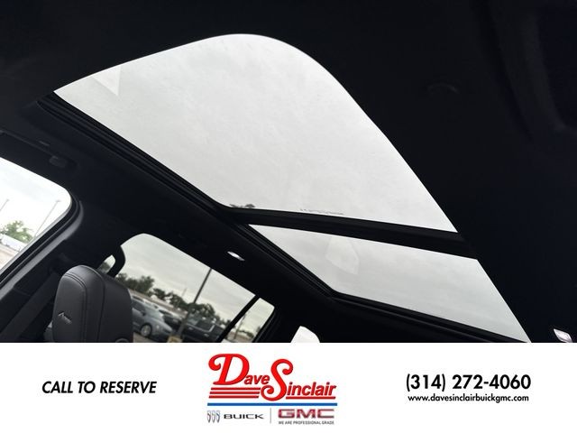 Buick Enclave Vehicle Full-screen Gallery Image 22