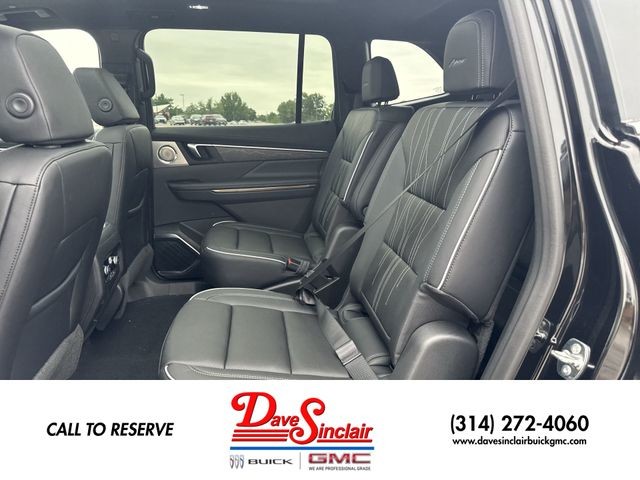 Buick Enclave Vehicle Full-screen Gallery Image 23