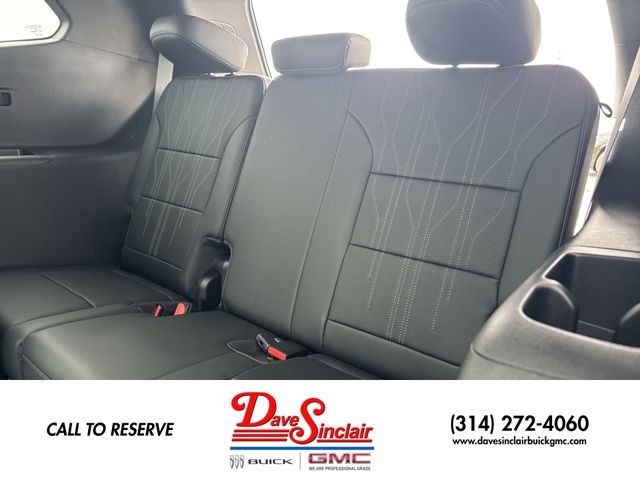 Buick Enclave Vehicle Full-screen Gallery Image 24