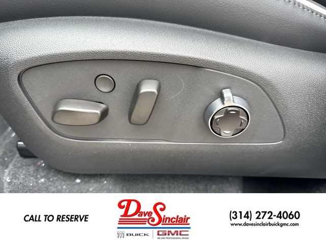Buick Enclave Vehicle Full-screen Gallery Image 12