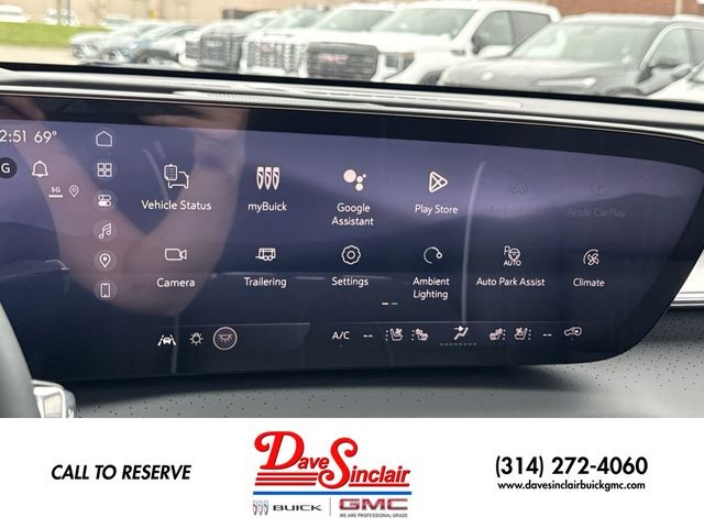 Buick Enclave Vehicle Full-screen Gallery Image 16