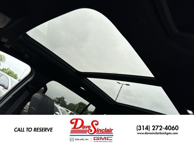 Buick Enclave Vehicle Full-screen Gallery Image 22