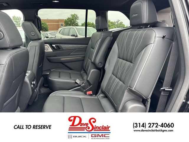 Buick Enclave Vehicle Full-screen Gallery Image 23