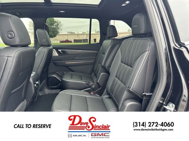Buick Enclave Vehicle Full-screen Gallery Image 23