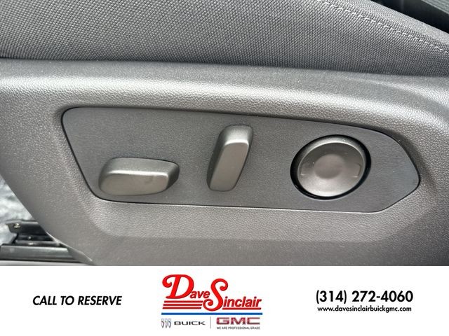 GMC Sierra 1500 Vehicle Full-screen Gallery Image 12