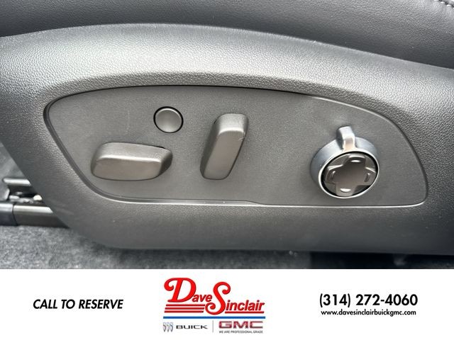 Buick Enclave Vehicle Full-screen Gallery Image 12