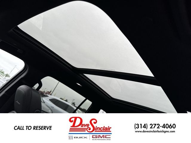 Buick Enclave Vehicle Full-screen Gallery Image 22