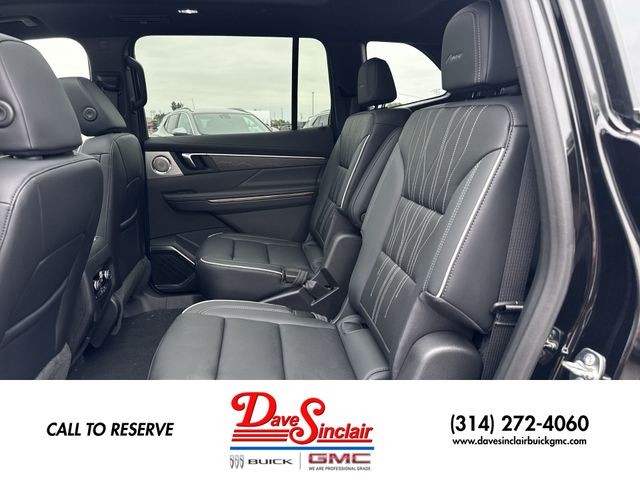 Buick Enclave Vehicle Full-screen Gallery Image 23