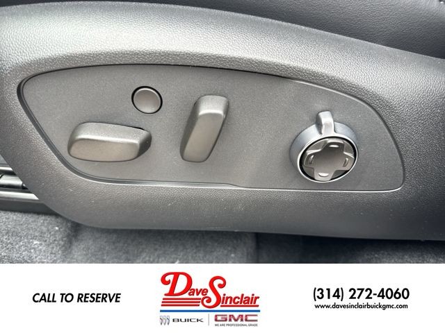 Buick Enclave Vehicle Full-screen Gallery Image 12