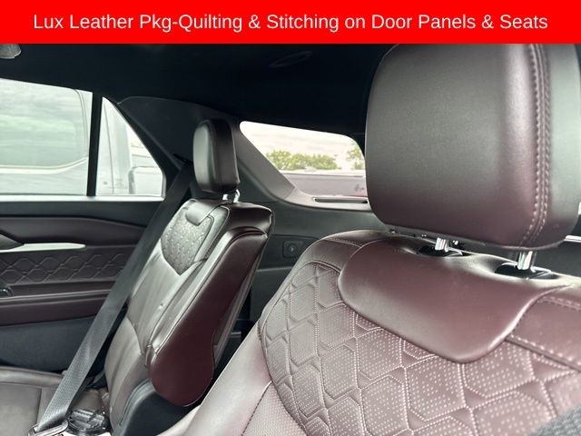 Ford Explorer Vehicle Full-screen Gallery Image 13