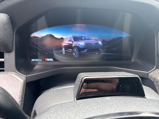Ford Explorer Vehicle Full-screen Gallery Image 14