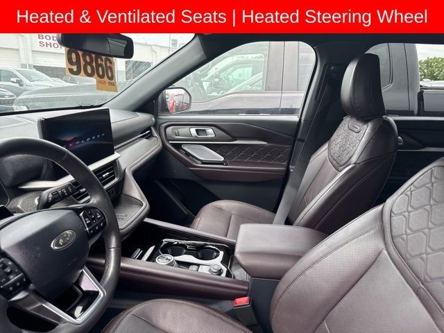 Ford Explorer Vehicle Full-screen Gallery Image 17