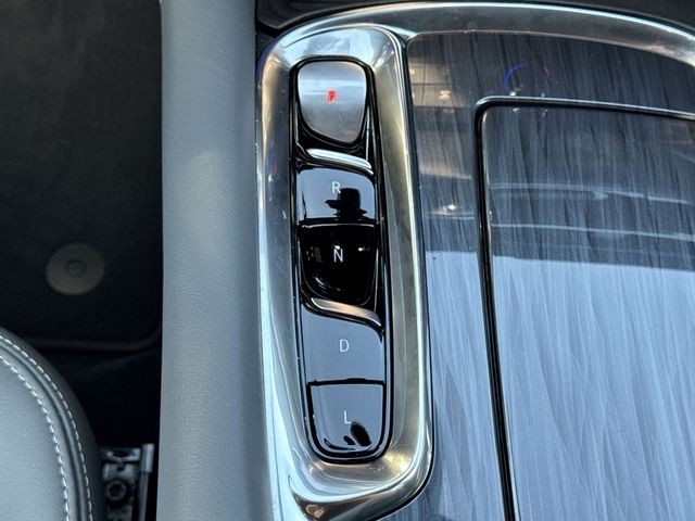 Buick Enclave Vehicle Full-screen Gallery Image 20