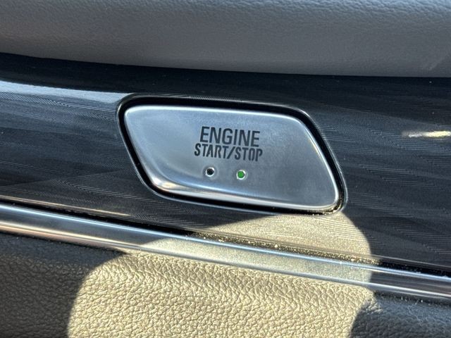 Buick Enclave Vehicle Full-screen Gallery Image 21
