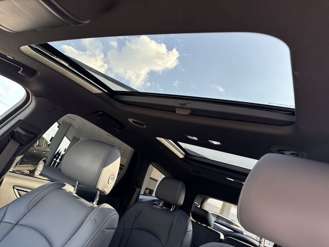 Buick Enclave Vehicle Full-screen Gallery Image 23