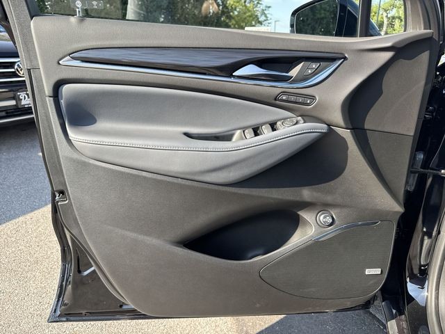 Buick Enclave Vehicle Full-screen Gallery Image 27