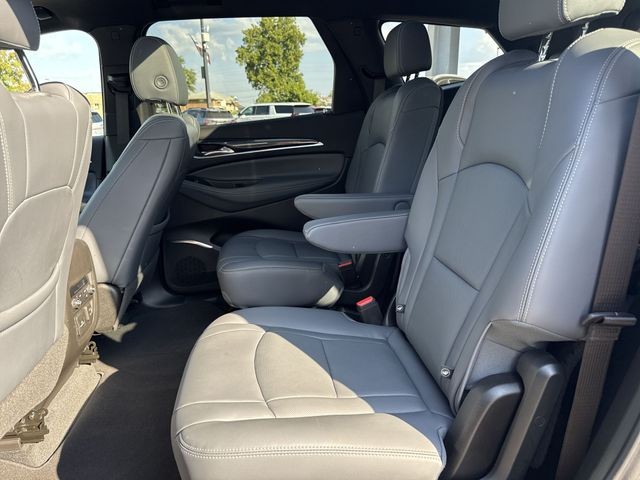 Buick Enclave Vehicle Full-screen Gallery Image 30