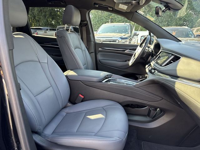 Buick Enclave Vehicle Full-screen Gallery Image 33