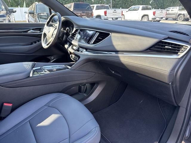 Buick Enclave Vehicle Full-screen Gallery Image 34