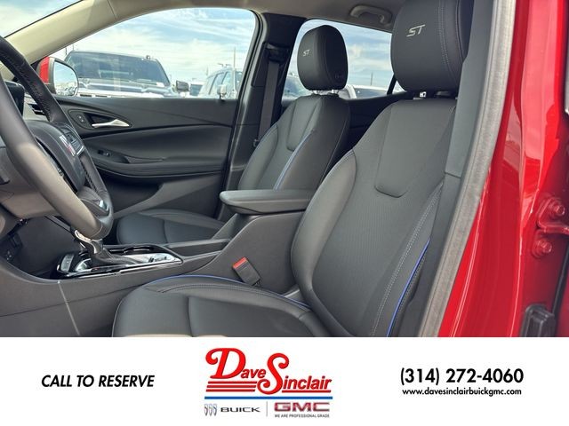 Buick Encore GX Vehicle Full-screen Gallery Image 11