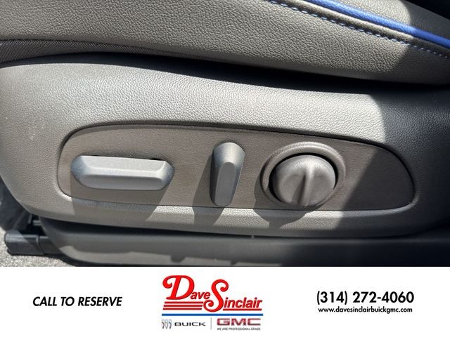 Buick Encore GX Vehicle Full-screen Gallery Image 12