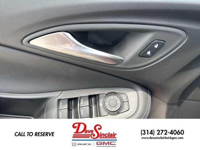 Buick Encore GX Vehicle Full-screen Gallery Image 13