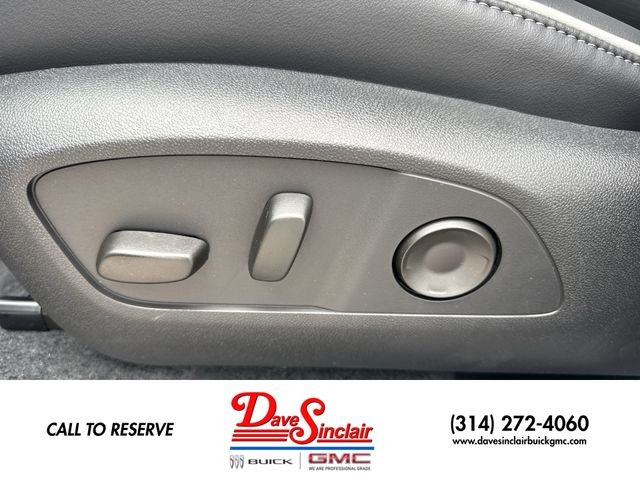 Buick Enclave Vehicle Full-screen Gallery Image 12