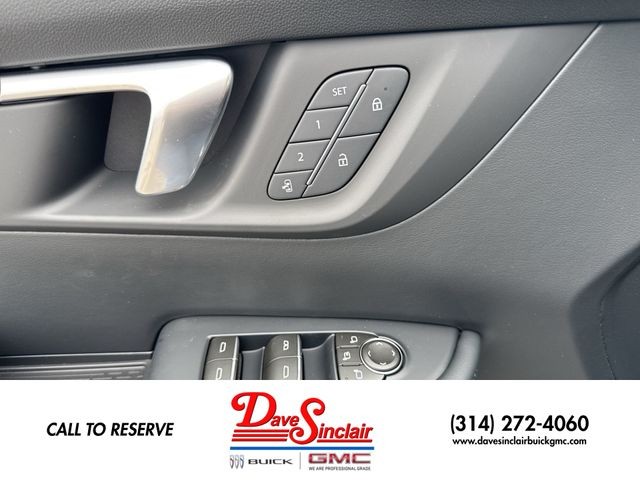 Buick Enclave Vehicle Full-screen Gallery Image 13