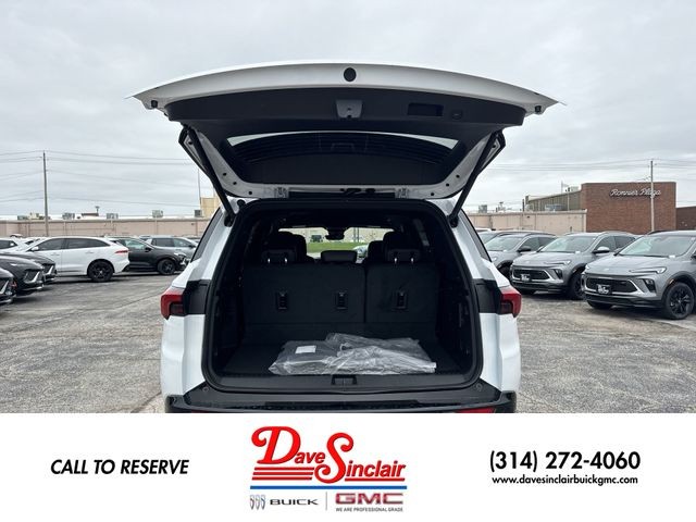Buick Enclave Vehicle Full-screen Gallery Image 24