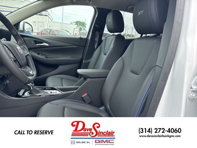 Buick Encore GX Vehicle Full-screen Gallery Image 11