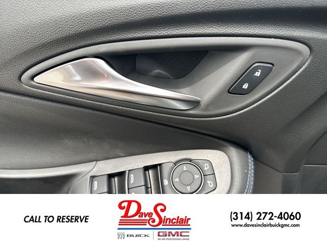 Buick Encore GX Vehicle Full-screen Gallery Image 13