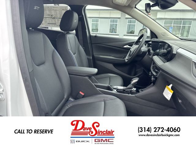 Buick Encore GX Vehicle Full-screen Gallery Image 23
