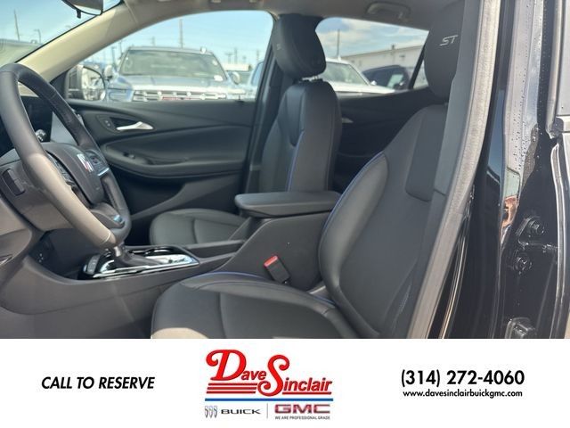 Buick Encore GX Vehicle Full-screen Gallery Image 11