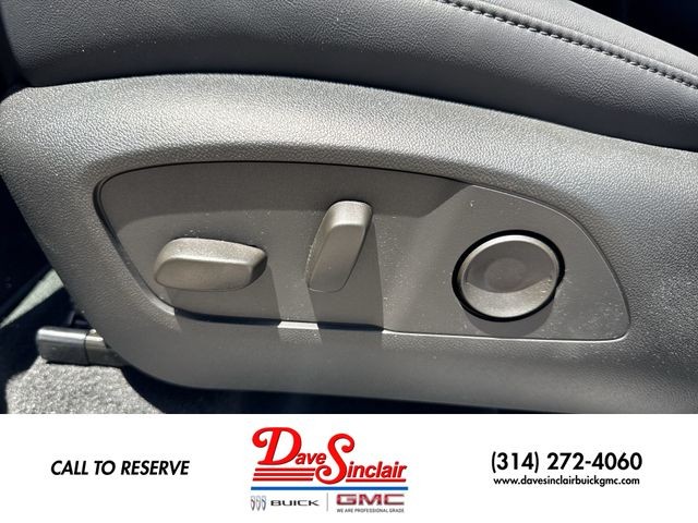 GMC Acadia Vehicle Full-screen Gallery Image 12