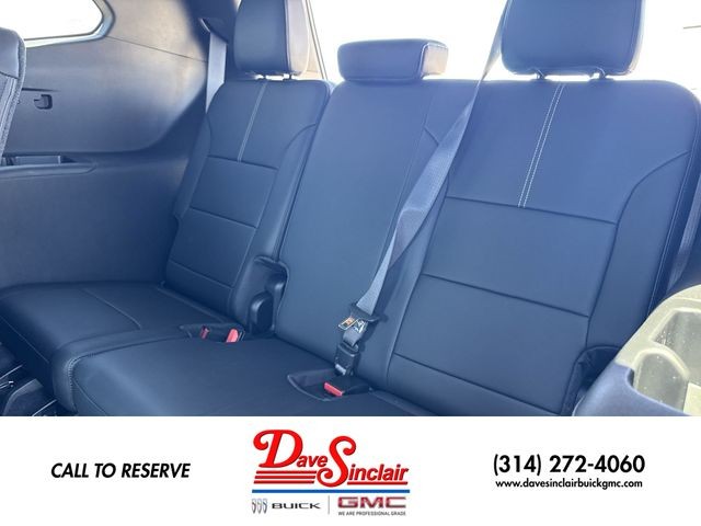 GMC Acadia Vehicle Full-screen Gallery Image 23